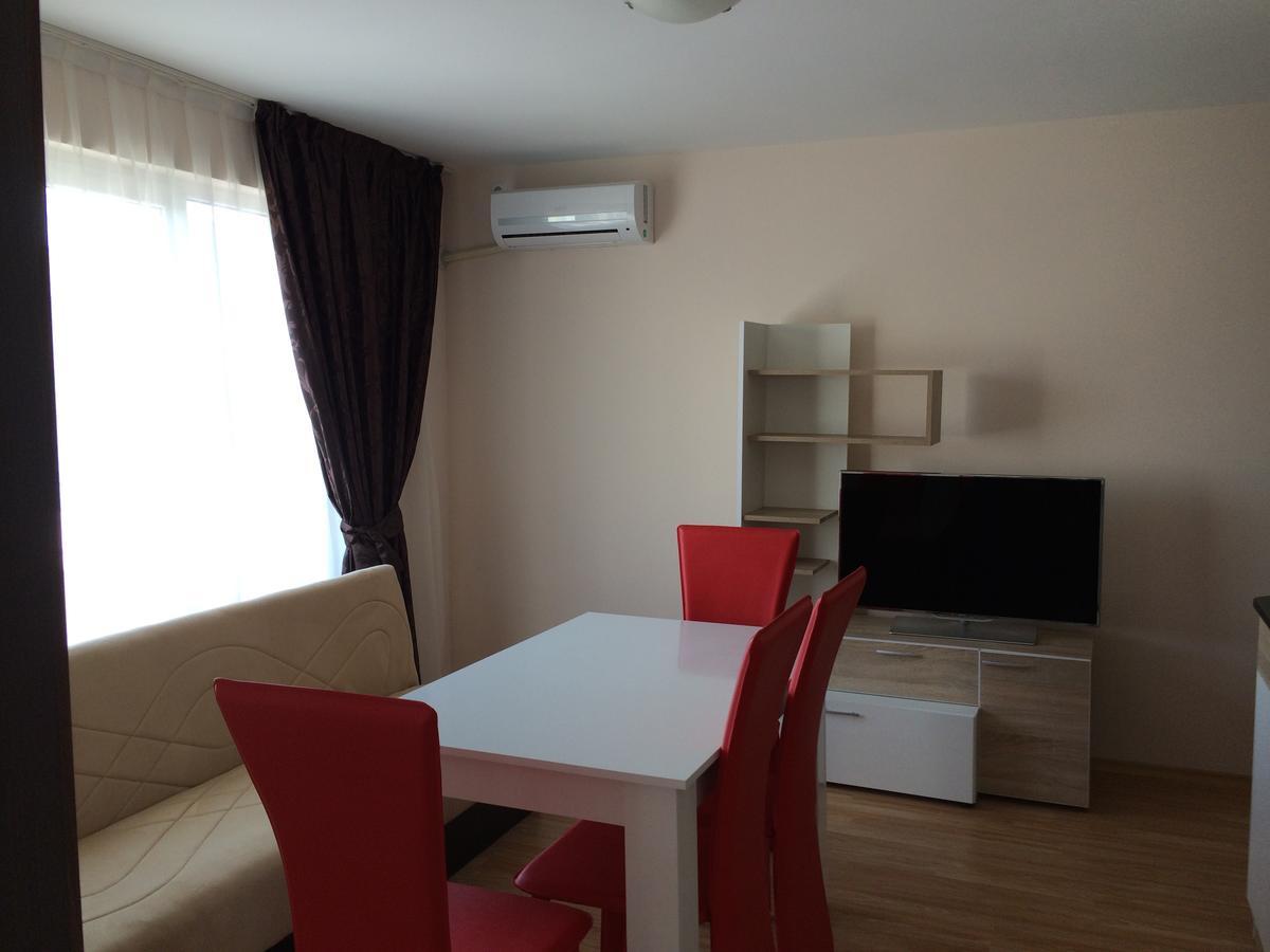 Palace De Luxe Apartments Pomorie Buitenkant foto